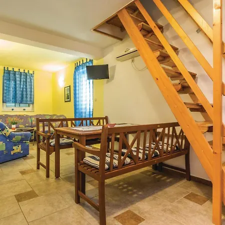 Διαμέρισμα Awesome In Crna Punta With Kitchen Anić