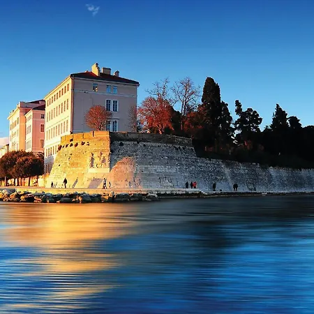 Awesome In Crna Punta With Kitchen Anić