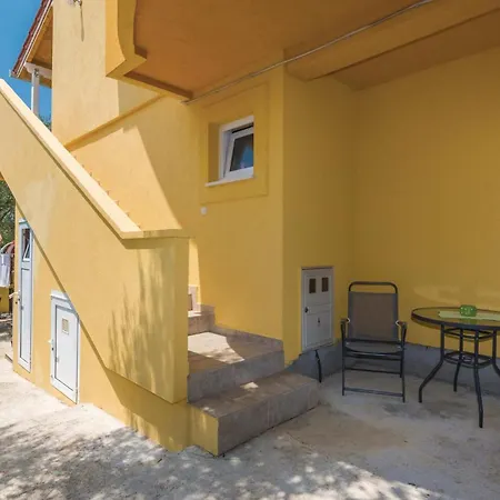 Διαμέρισμα Awesome In Crna Punta With Kitchen *