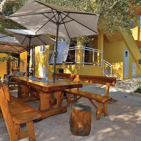 Awesome In Crna Punta With Kitchen Διαμέρισμα Anić